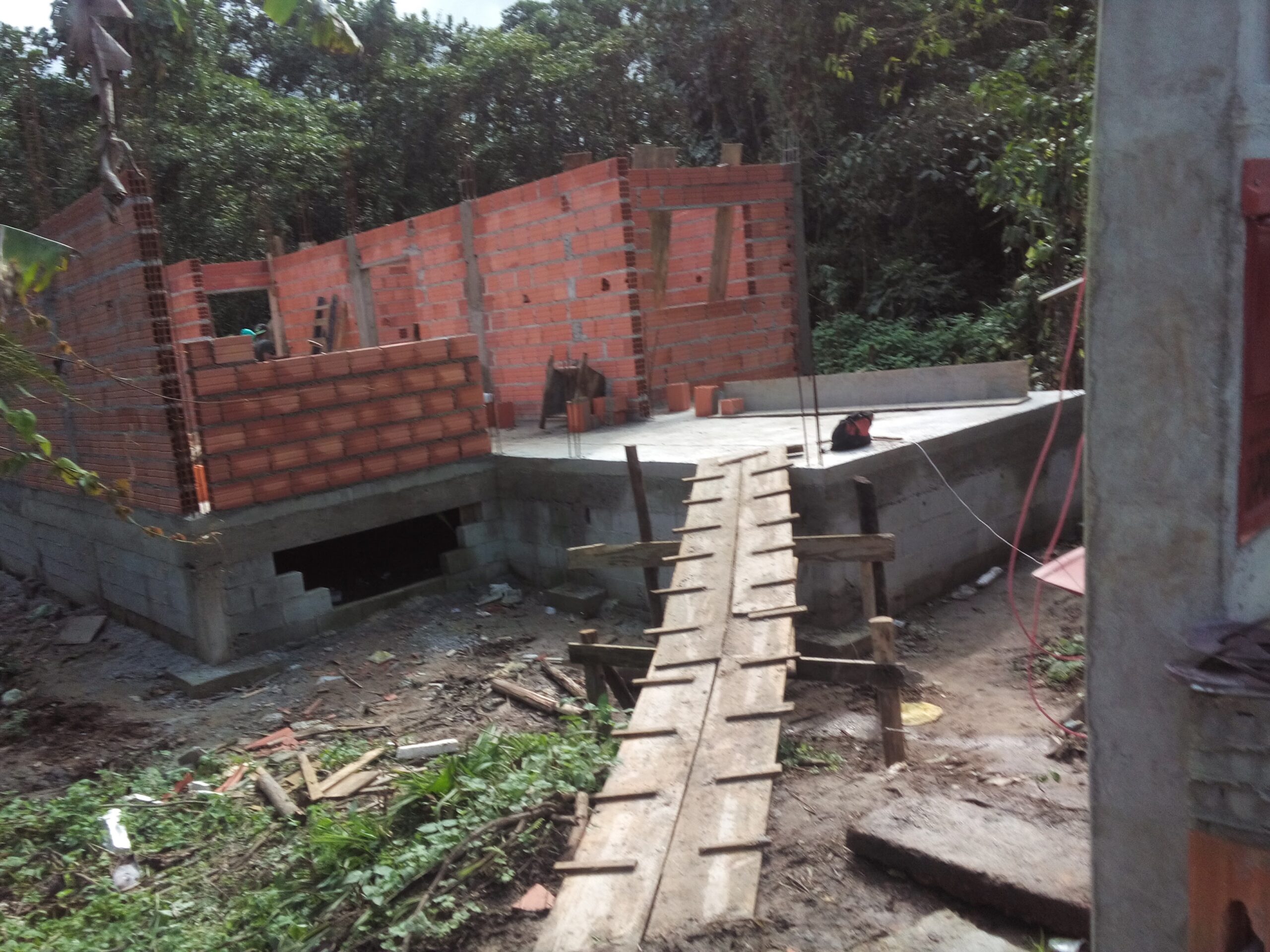 Acompanhamento de obra em Bertioga com visitas presenciais, registro de fotos e vídeos e atualização das etapas da construção
