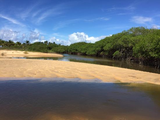 Encontro do Rio Itaguaré com o mar